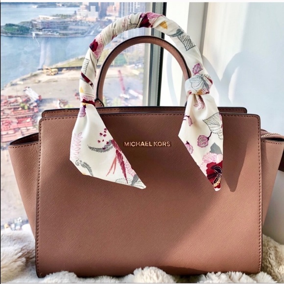 Michael Kors Handbags - Michael Kors saffiano Dusty Rose Selma